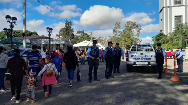 Más de mil policías resguardaron la devoción católica en la alborada de Suyapa