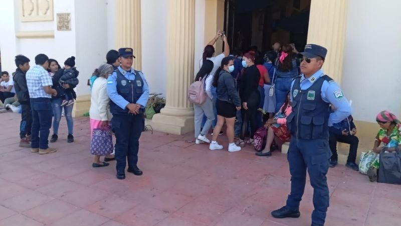 Más de mil policías resguardaron la devoción católica en la alborada de Suyapa