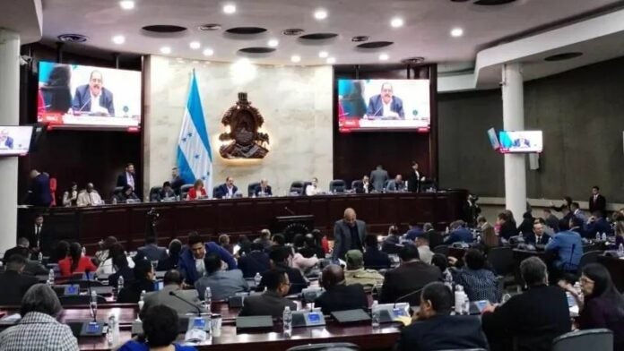 Convocan a sesión ordinaria mañana martes en el Congreso Nacional