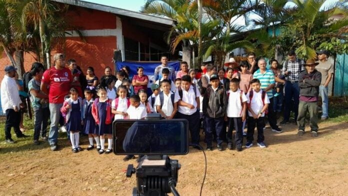 Por falta de maestros, se toman escuela en aldea Santa Rosita de Siguatepeque