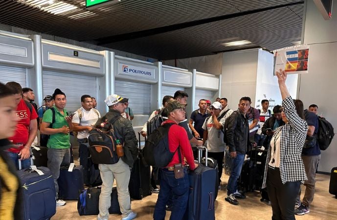 Arriban a España hondureños para trabajar bajo convenio binacional