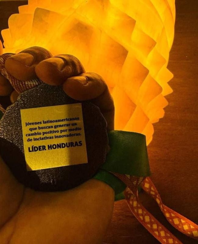 Hondureño recibe medalla de UNESCO