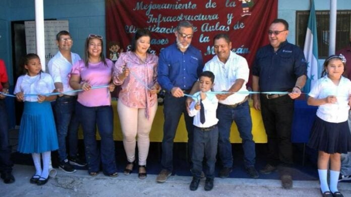 LUFUSSA mejora infraestructura de escuela