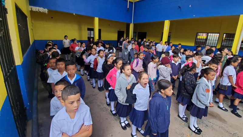 Por falta de maestros, más de 100 niños se encuentran sin clases en la colonia la Sosa de TGU