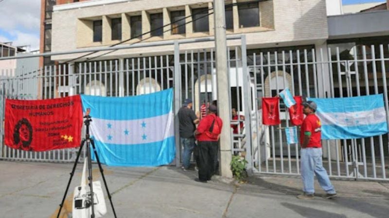 Tras acuerdos, suspenden toma en la Secretaría de Derechos Humanos