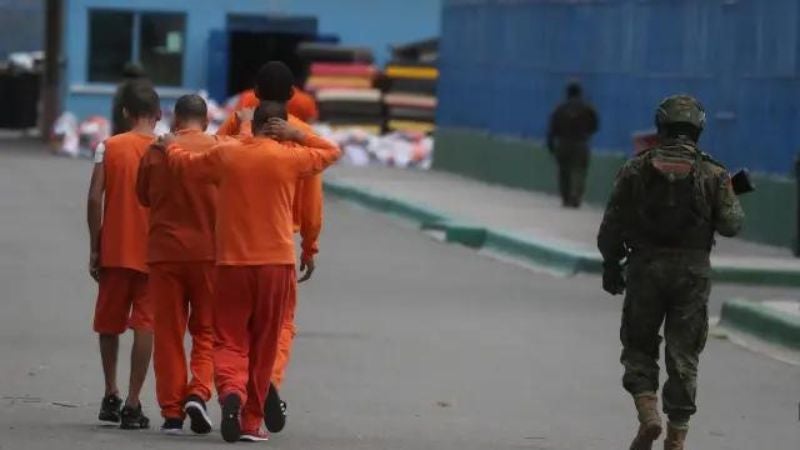 Tres reos se fugan de cárcel militarizada en Ecuador