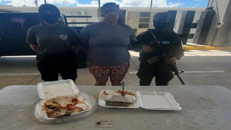 Mujer intenta ingresar droga en una bandeja de comida a la "La Tolva"