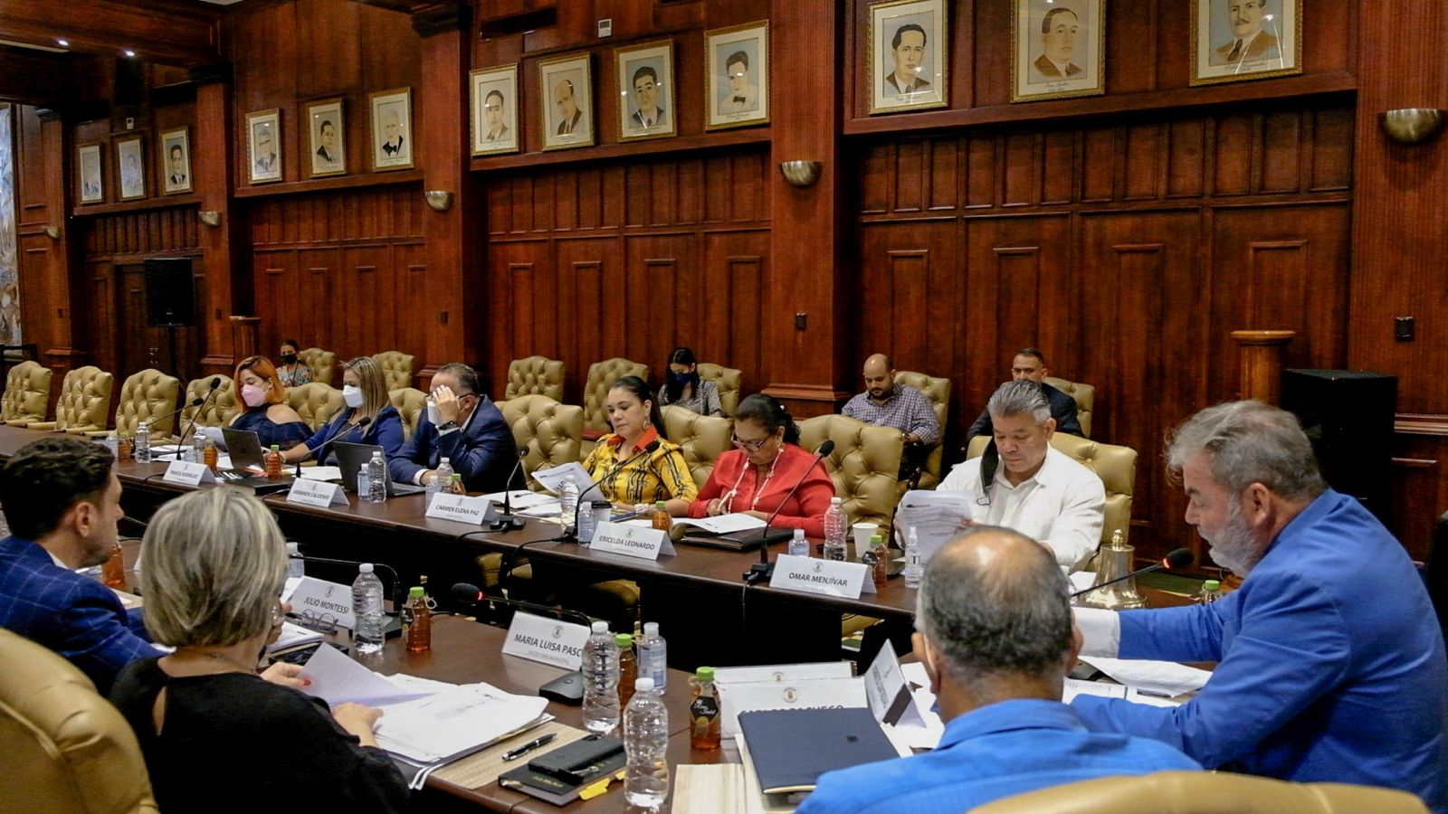 Roberto Contreras se reunió hoy con otros alcaldes del país en el Salón Consistorial de la alcaldía sampedrana.