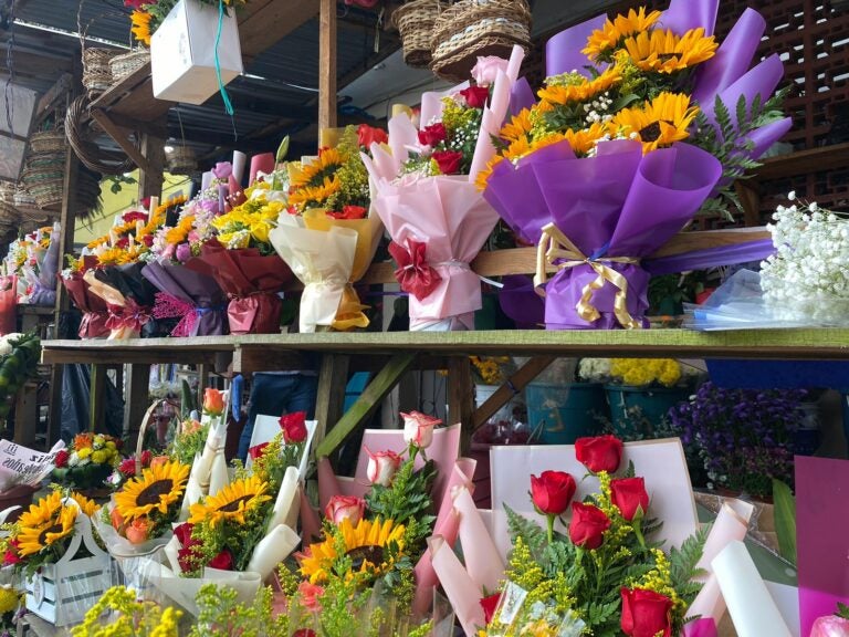 Sampedranos demuestran su amor con arreglos florales en el Día de San Valentín