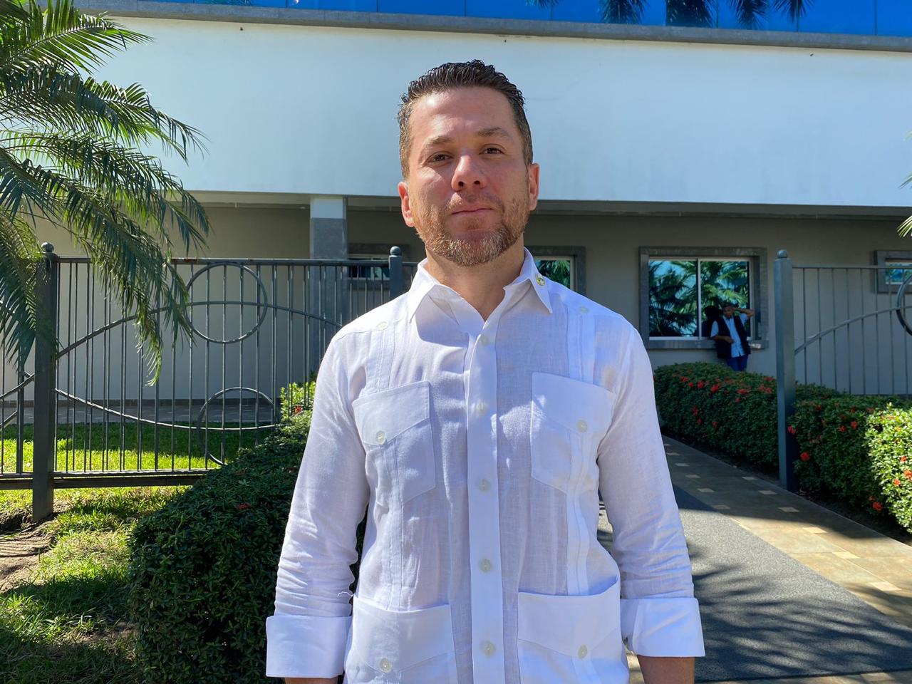 El Lic. Roger Valladares que aspira al cargo de Vocal Suplente 3 en la planilla del ingeniero Karim Qubain.