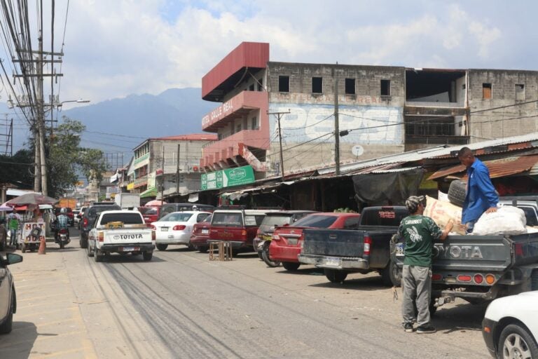 Las autoridades policiales prometen reforzar la seguridad en el barrio Medina.