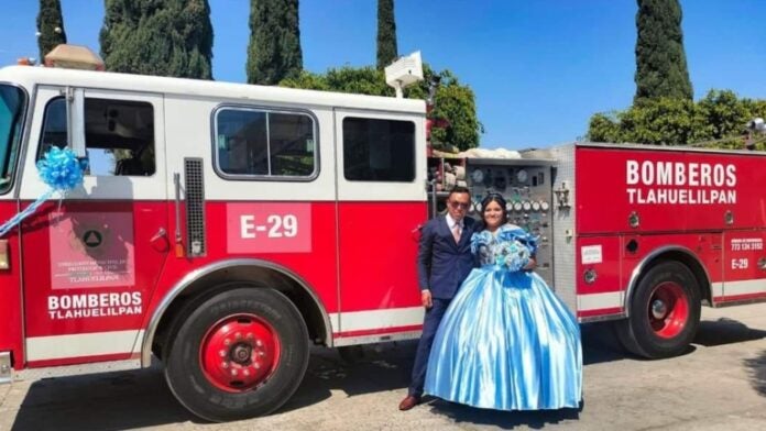 quinceañera homenajear padre bombero