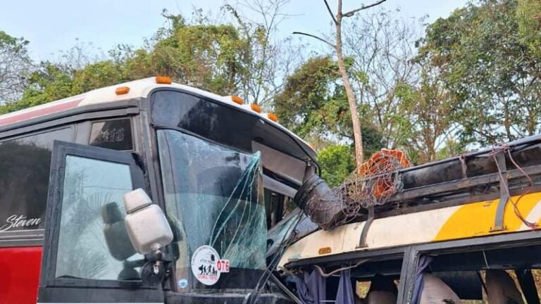 Accidente vial deja al menos 16 personas muertas y varias heridas en Copán