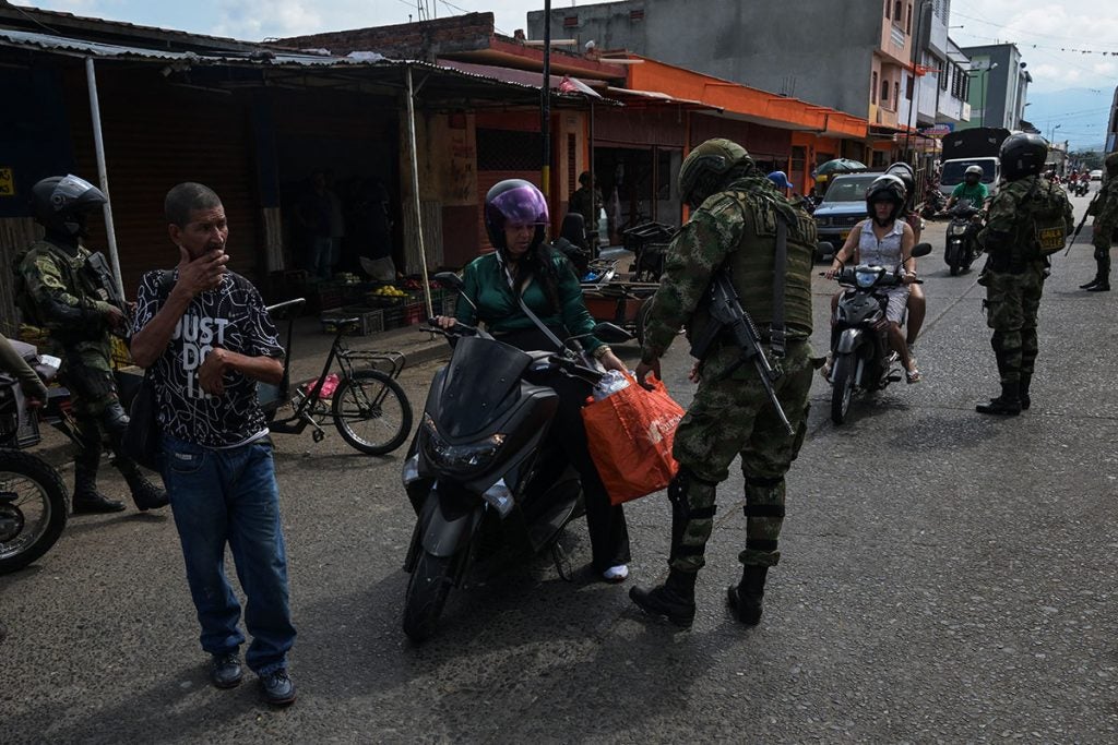Militarizan municipio en Colombia