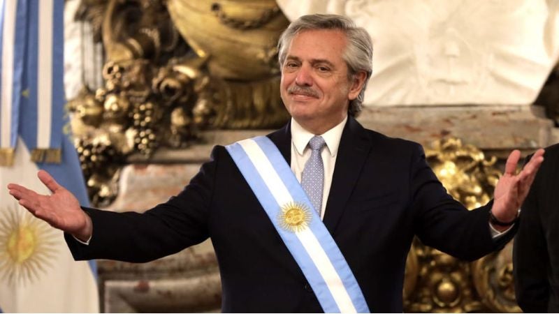Investigan al expresidente Alberto Fernánde