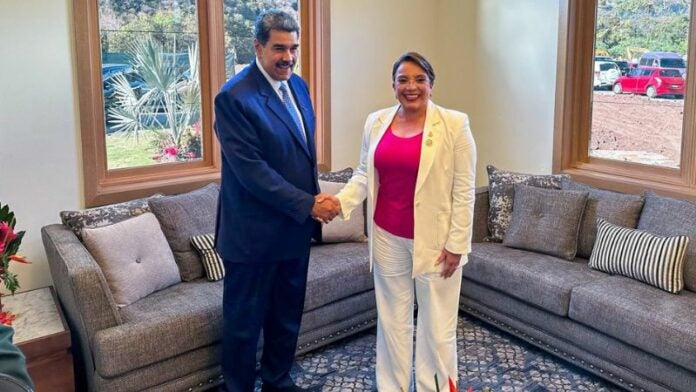 Xiomara Castro se reúne con Nicolás Maduro en cumbre de la CELAC