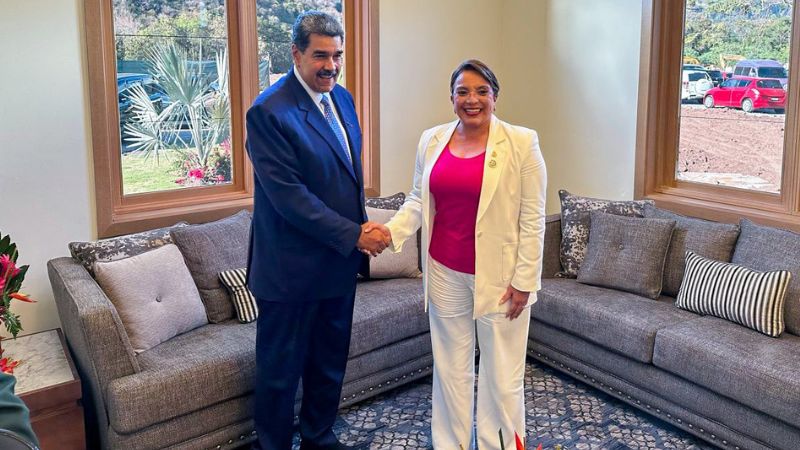 Xiomara Castro se reúne con Nicolás Maduro en cumbre de la CELAC