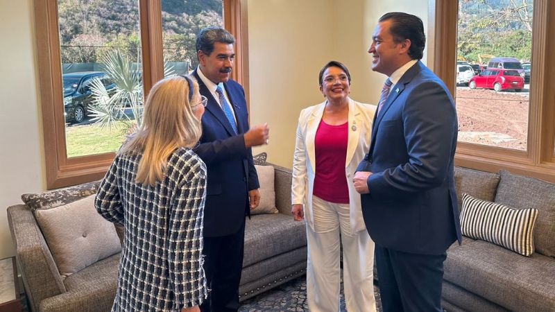 Xiomara Castro se reúne con Nicolás Maduro en cumbre de la CELAC