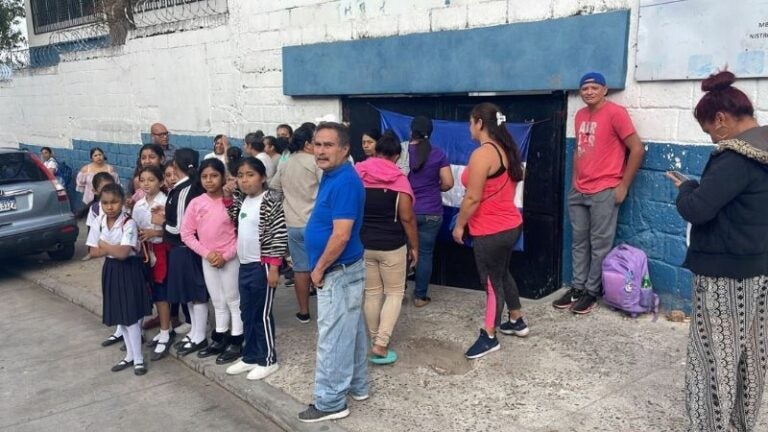 se toman escuela del capitalino barrio Bella Vista