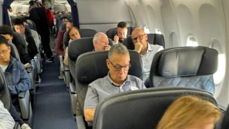 ministro en vuelo de primera clase