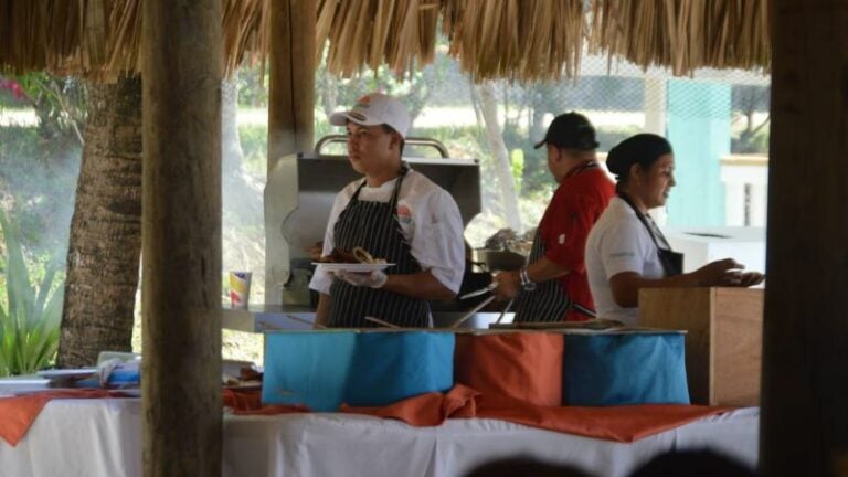 Trabajadores son contratados bajo la informalidad a falta de la Ley del Empleo por hora