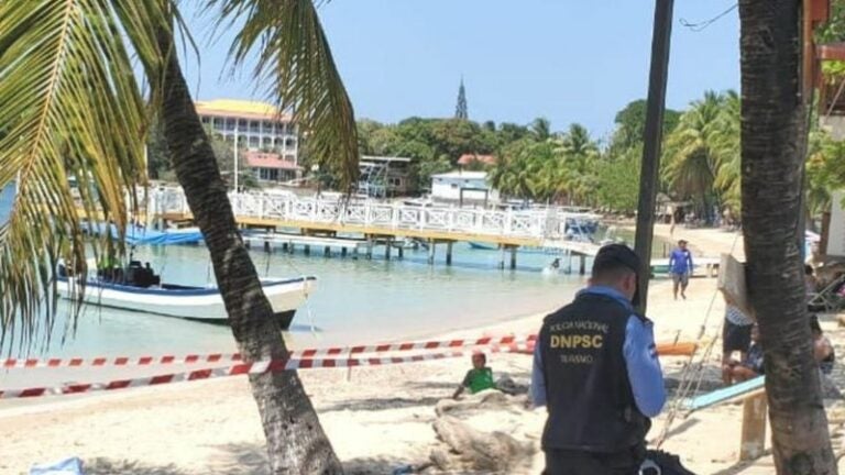 Hombre muere ahogado en Roatán