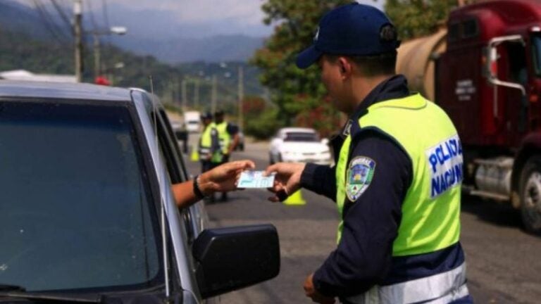 Decomisan licencias en Semana Santa