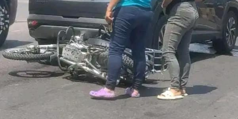 Motociclista pierde la vida embestido por una camioneta en la CA-5