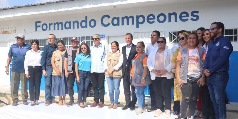Emilio Butragueño visita la Escuela Sociodeportiva de la Fundación en Honduras