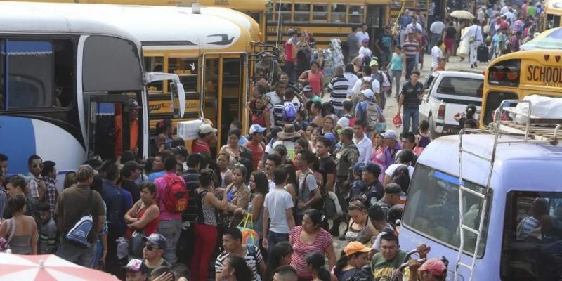 Desde hoy miles de hondureños salen de la capital para disfrutar la Semana Santa