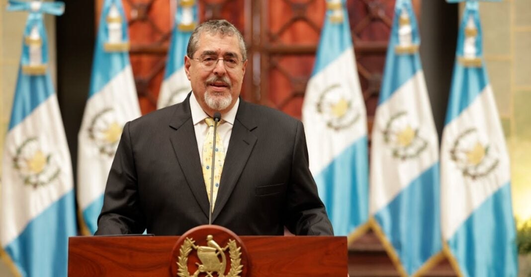 Guatemala destituye a 17 gobernadores