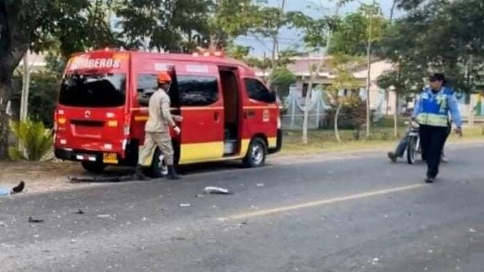 Motociclista muere tras impactar camioneta