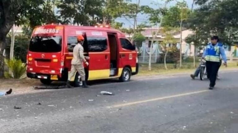 Motociclista muere tras impactar camioneta