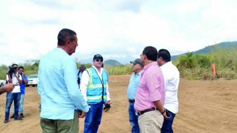 Anuncian construcción del primer aeropuerto de Olanchito, en el valle del Aguán