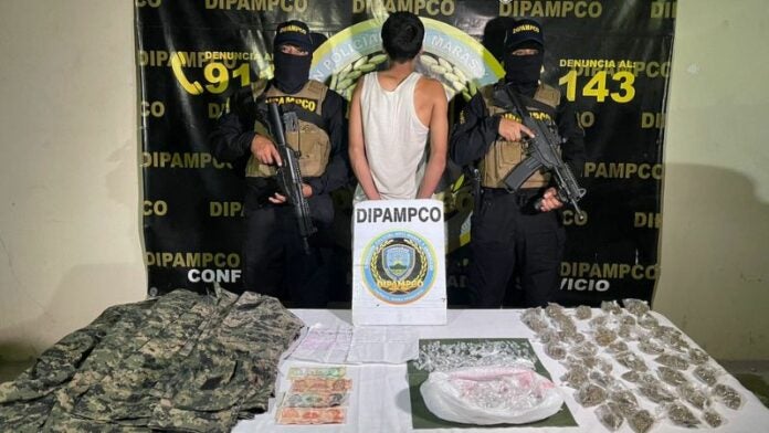 Con indumentaria militar capturan al “Babuino” integrante de la pandilla 18 en TGU