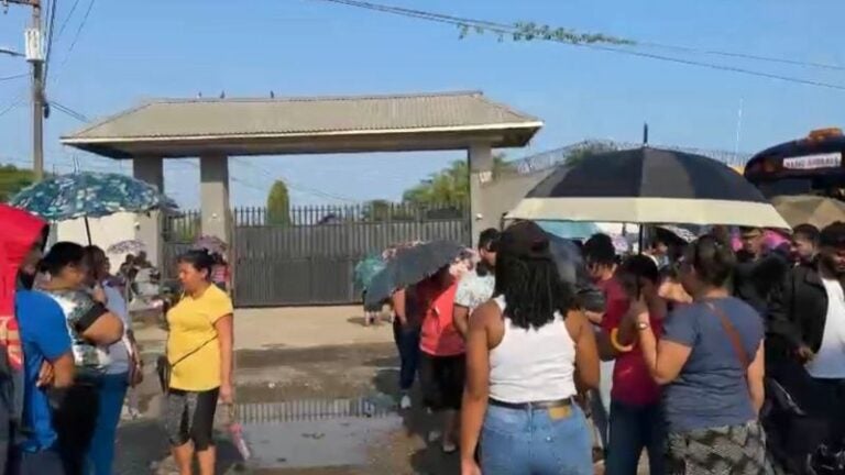 Cierre de maquilas en La Ceiba deja centenares de desempleados