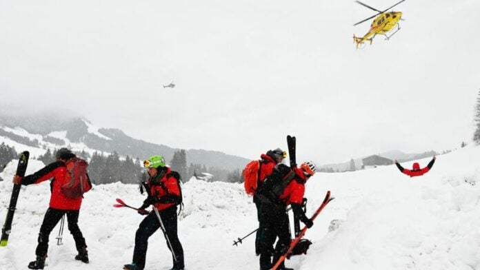 Mueren tres esquiadores en avalancha