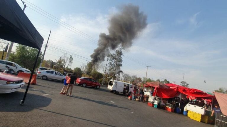 Tres muertos deja el desplome de un helicóptero en Coyoacán, México
