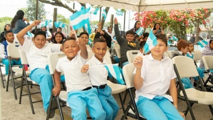 Inauguran aula tecnológica en centro de San Buen Aventura