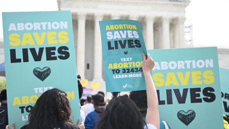Corte Suprema de EEUU examina prohibición del aborto en Idaho (