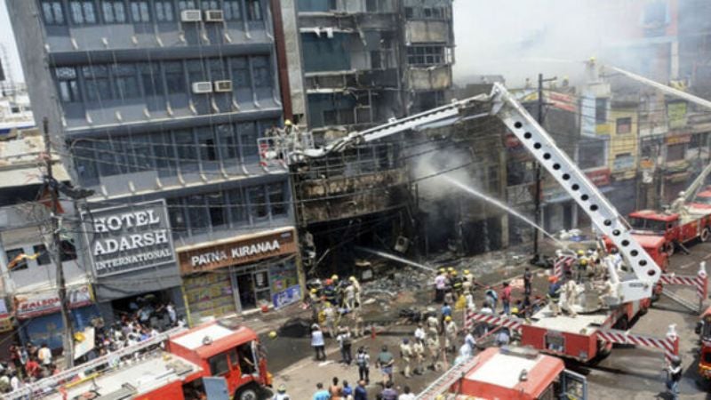 Incendio en restaurante y hotel en la India deja seis muertos y 20 heridos