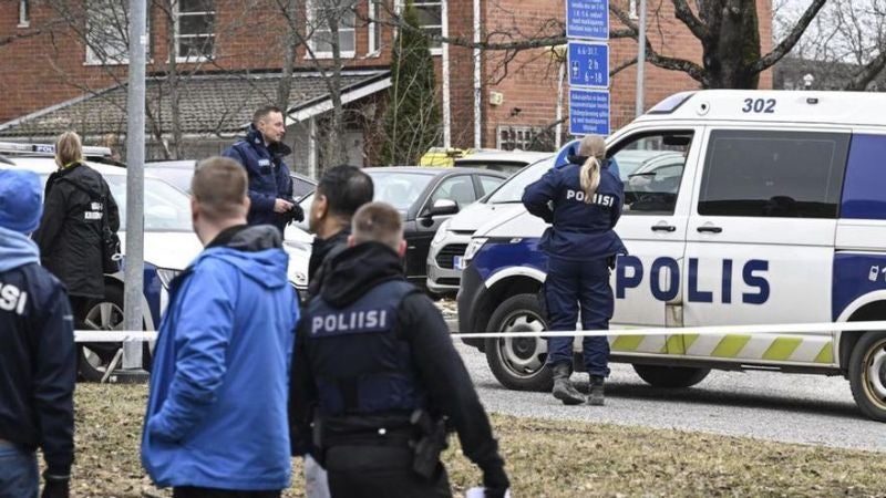 Niño mató a tiros a un compañero en escuela en Finlandia