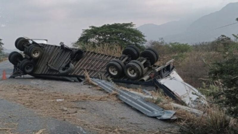 Mueren tres migrantes tras ser arrollados por un camión en México
