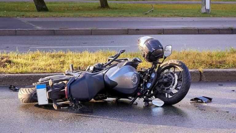 Maestros solicitan a padres de familia ser conscientes sobre el uso de las motos