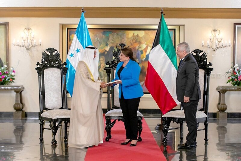 Reciben cartas credenciales a siete nuevos embajadores