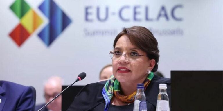 Xiomara Castro convoca a la troika de la CELAC por asalto a la embajada de México en Ecuador