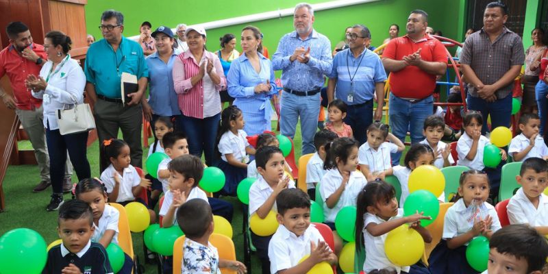 Contreras beneficia a varios estudiantes de Chamelecón con un proyecto de mejoramiento del Jardín de Niños Héctor Sabillón Cruz 