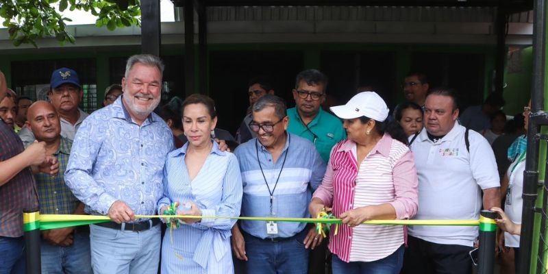 Contreras beneficia a varios estudiantes de Chamelecón con un proyecto de mejoramiento del Jardín de Niños Héctor Sabillón Cruz