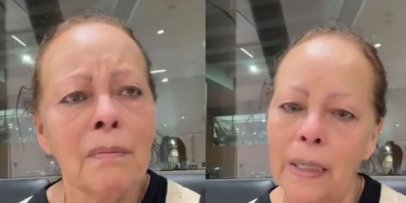 Madre rompe en llanto porque su hija la dejó olvidada en aeropuerto