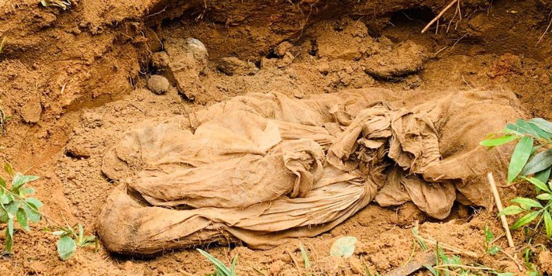 Continúan la búsqueda de más cuerpos en cementerio clandestino en La Ceiba